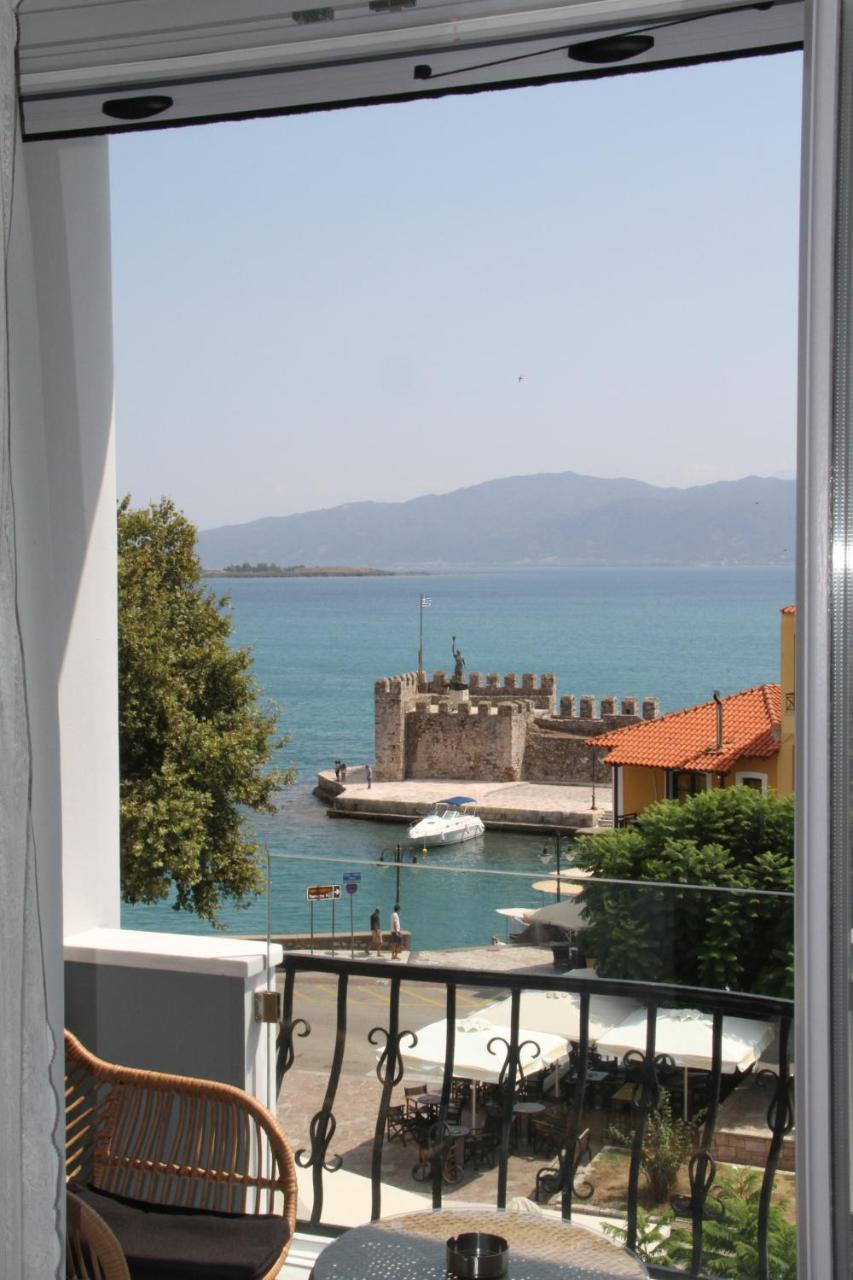 ホテル Amaryllis Nafpaktos エクステリア 写真