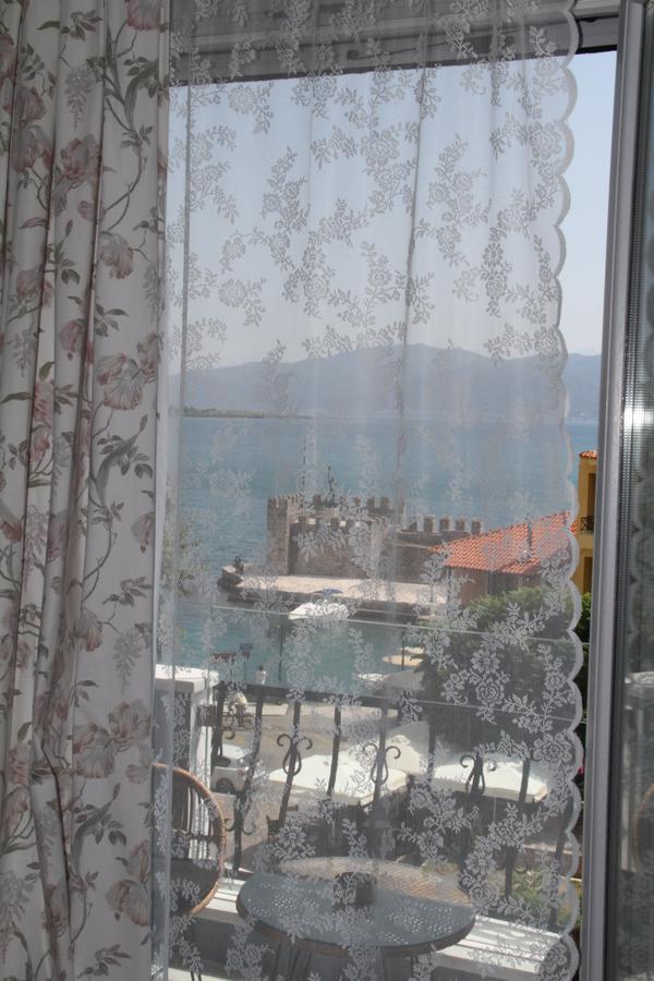 ホテル Amaryllis Nafpaktos エクステリア 写真