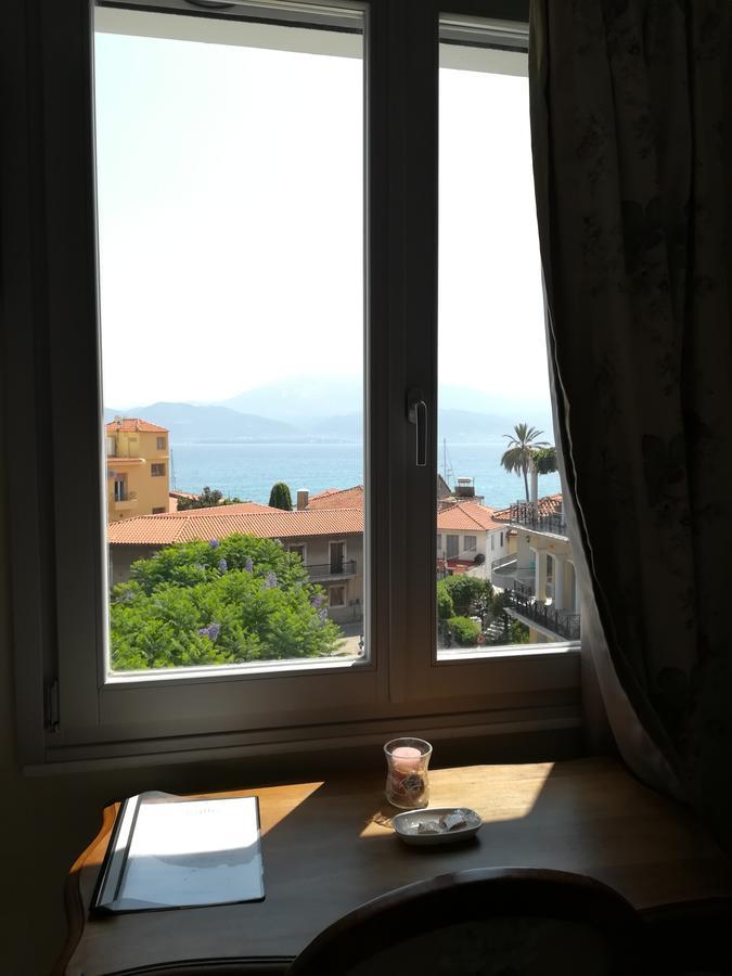 ホテル Amaryllis Nafpaktos エクステリア 写真